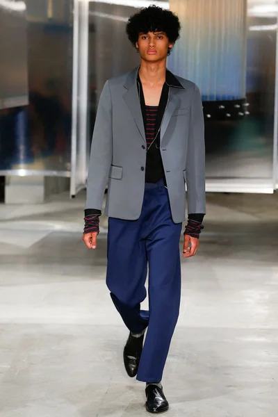Look 10